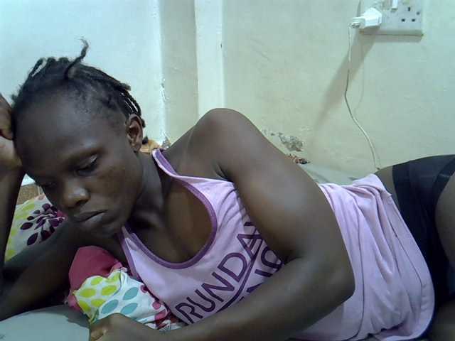 Petitegal live cam on BongaCams