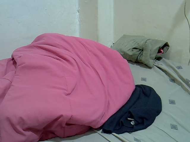Petitegal live cam on BongaCams