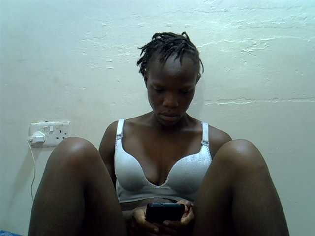 Petitegal live cam on BongaCams