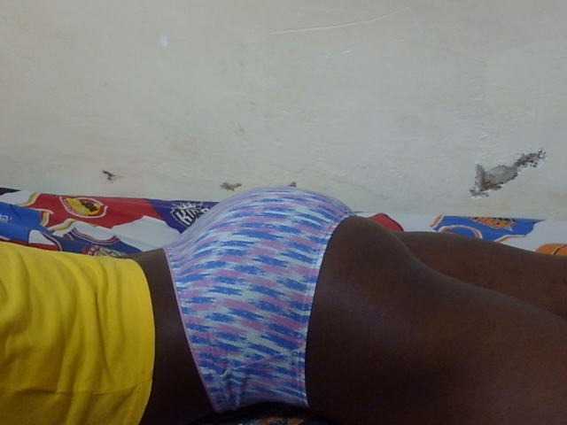 Petitegal live cam on BongaCams