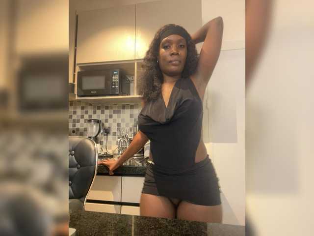 Cece3 live on BongaCams
