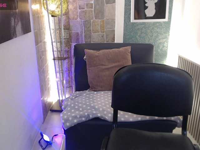 Ariaa-Moonn live cam on BongaCams