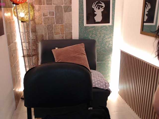 Ariaa-Moonn live cam on BongaCams