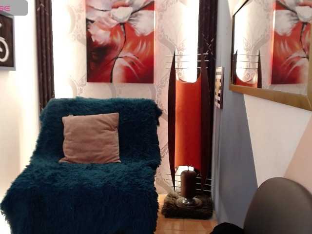 Ariaa-Moonn live cam on BongaCams
