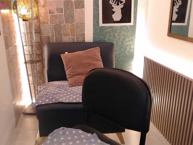 Ariaa-Moonn live cam on BongaCams