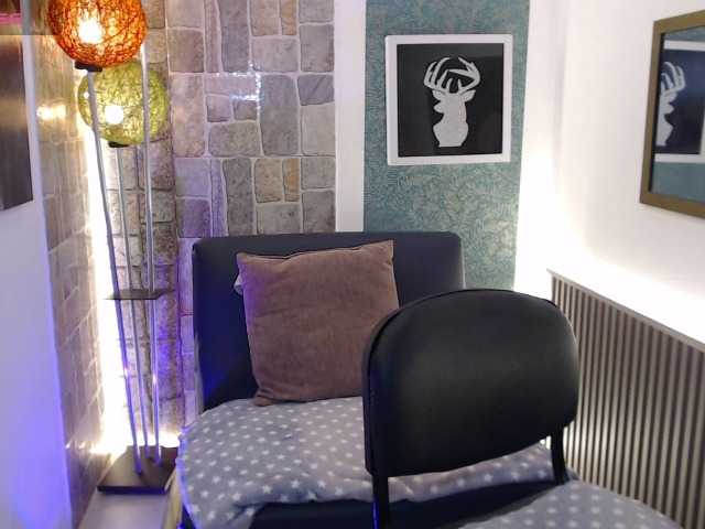 Ariaa-Moonn live cam on BongaCams
