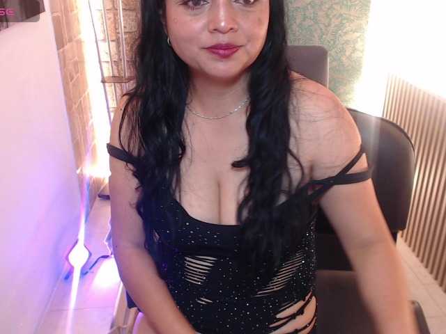 Ariaa-Moonn live cam on BongaCams
