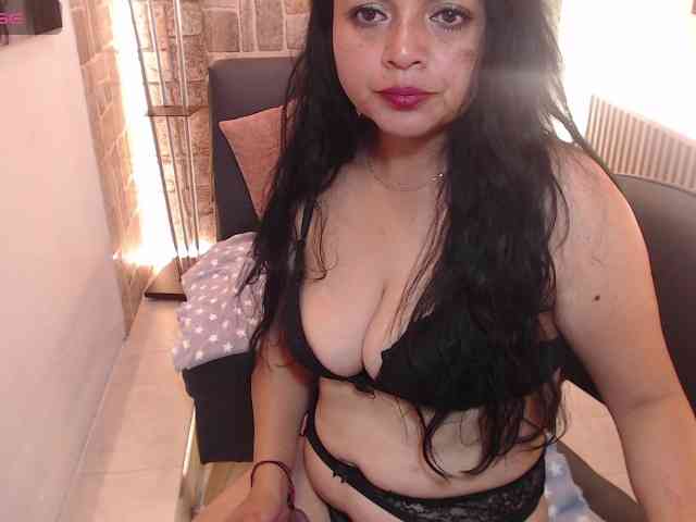 Ariaa-Moonn webcam