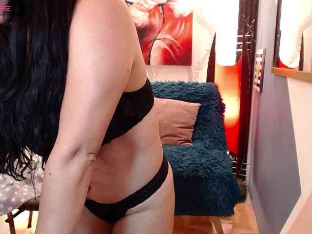 Ariaa-Moonn webcam