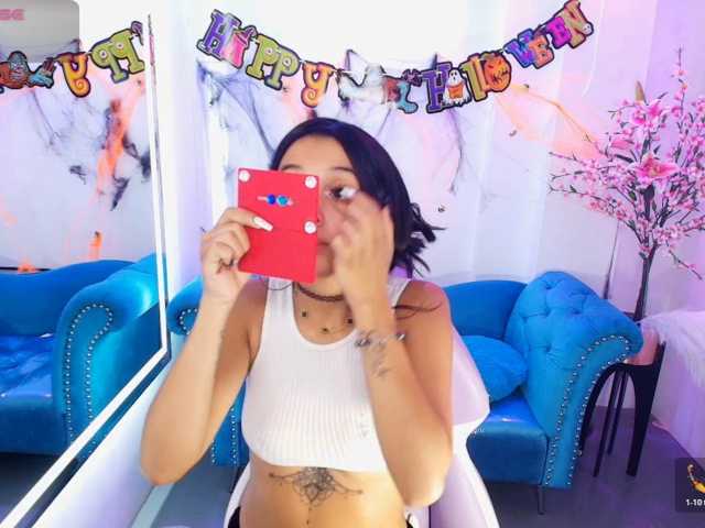 Chloe-meww, live now on BongaCams