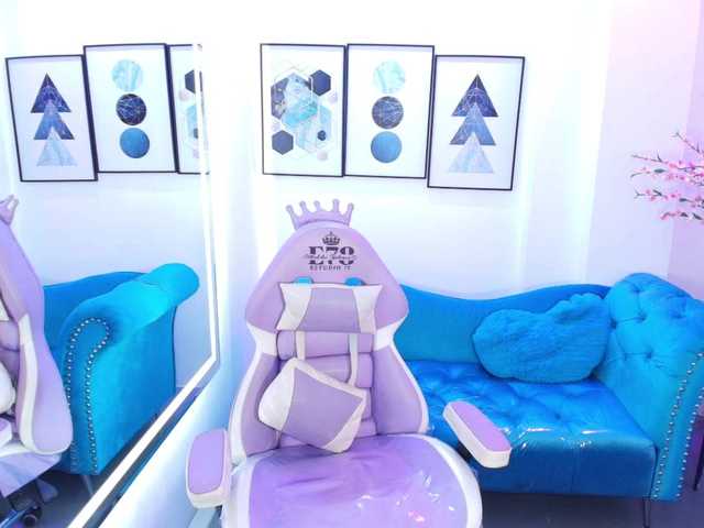 Chloe-meww live cam on BongaCams