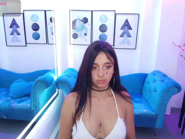 Chloe-meww live cam on BongaCams