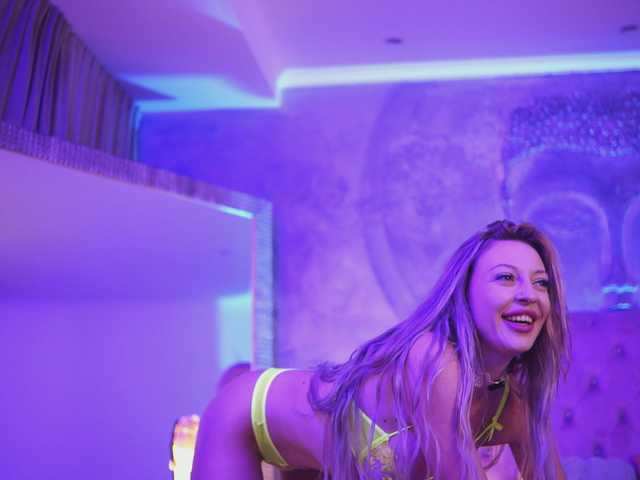 Theamberland live cam on BongaCams