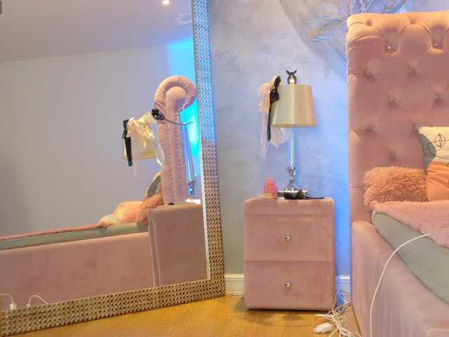 Theamberland live cam on BongaCams