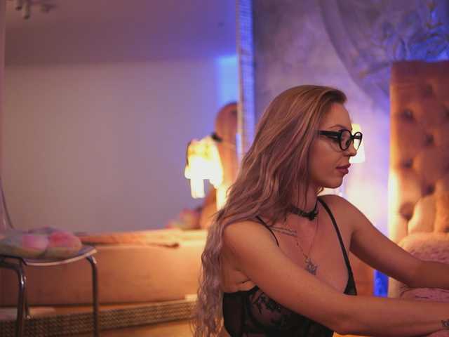 Theamberland live cam on BongaCams