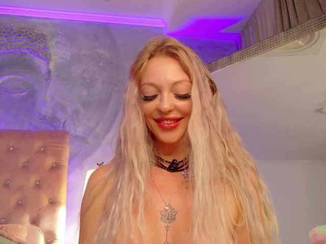 Theamberland live cam on BongaCams