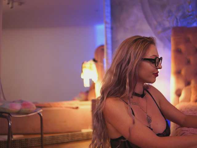 Theamberland live cam on BongaCams