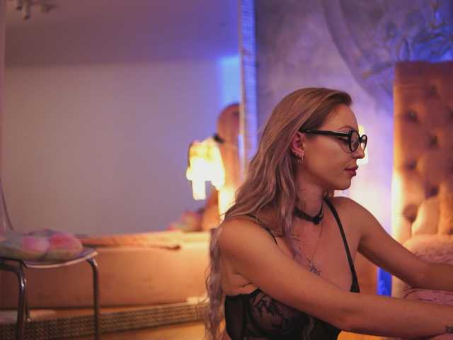 Theamberland live cam on BongaCams