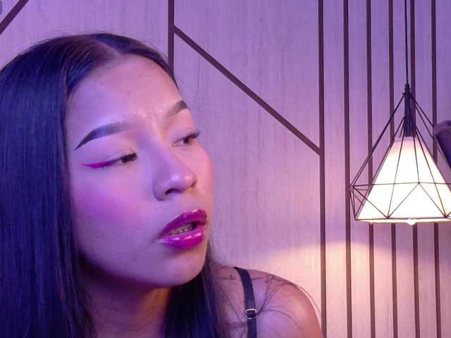 Miaa-Collins live cam on BongaCams