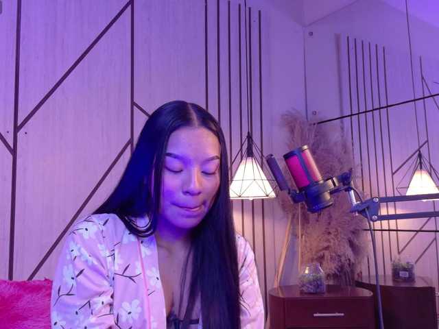 Miaa-Collins live cam on BongaCams