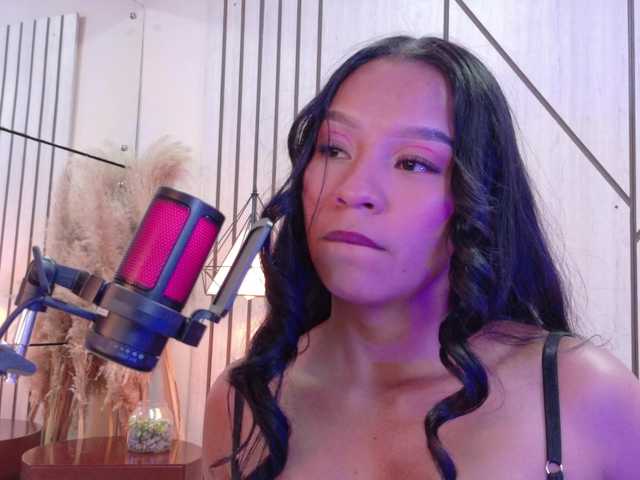 Miaa-Collins live cam on BongaCams