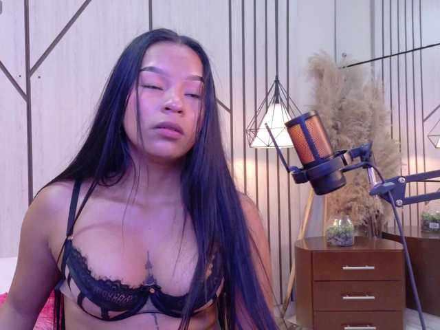 Miaa-Collins live cam on BongaCams