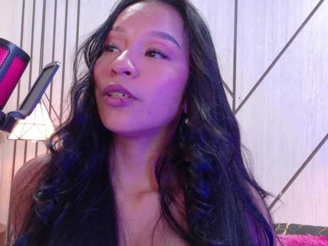 Miaa-Collins live cam on BongaCams