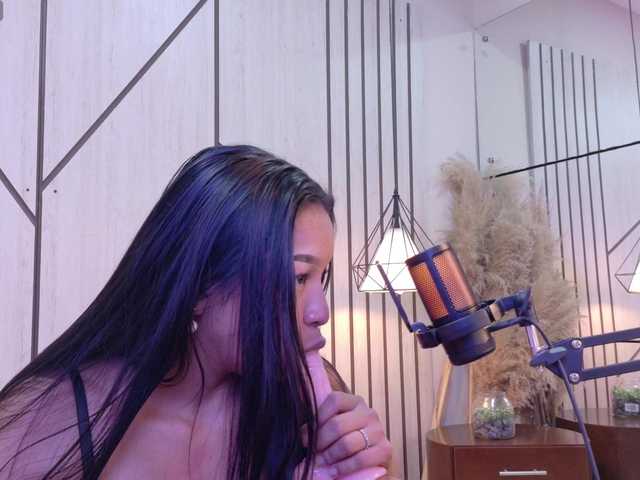 Miaa-Collins live cam on BongaCams