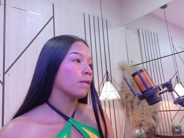 Miaa-Collins live cam on BongaCams