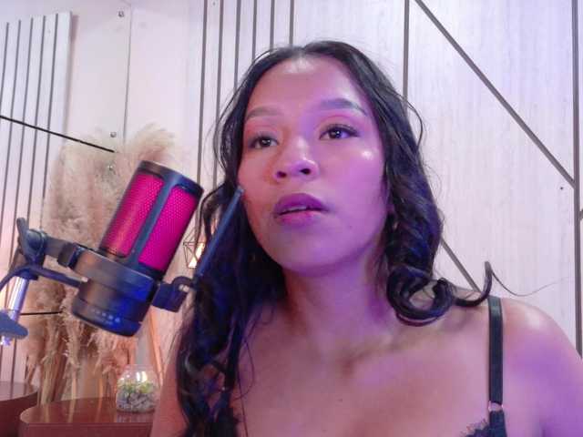 Miaa-Collins live cam on BongaCams