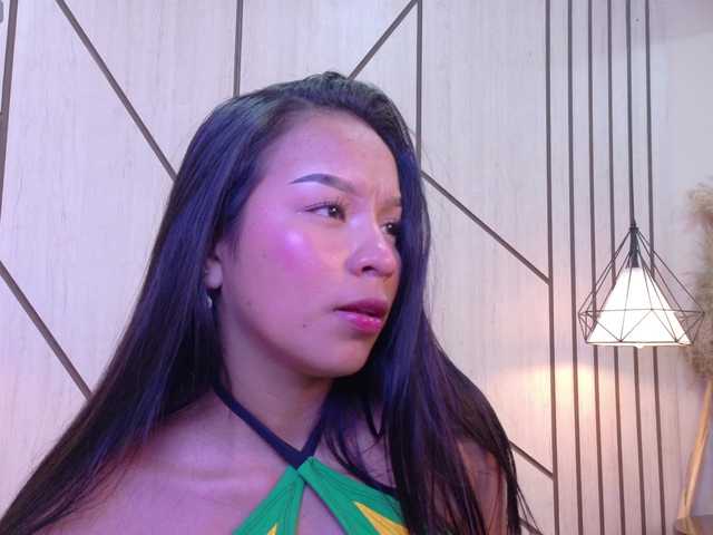 Miaa-Collins live cam on BongaCams