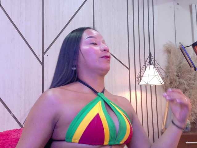 Miaa-Collins live cam on BongaCams
