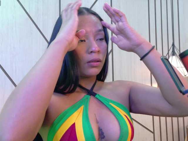 Miaa-Collins live cam on BongaCams