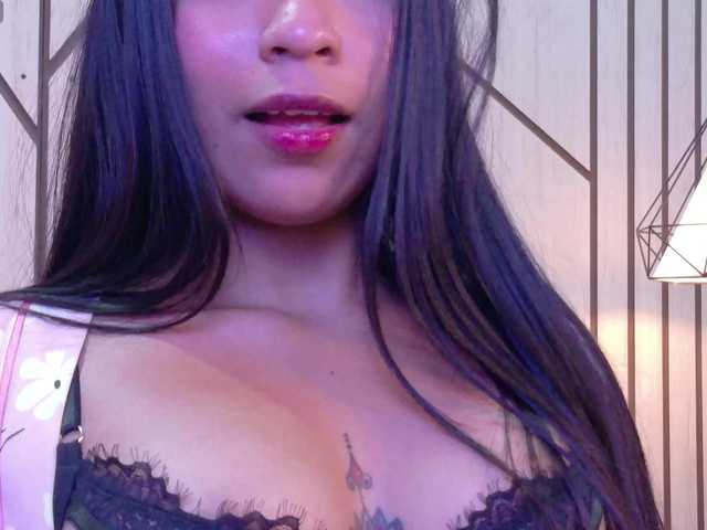 Miaa-Collins live cam on BongaCams