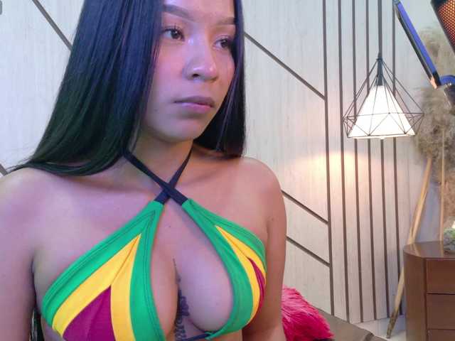 Miaa-Collins live cam on BongaCams