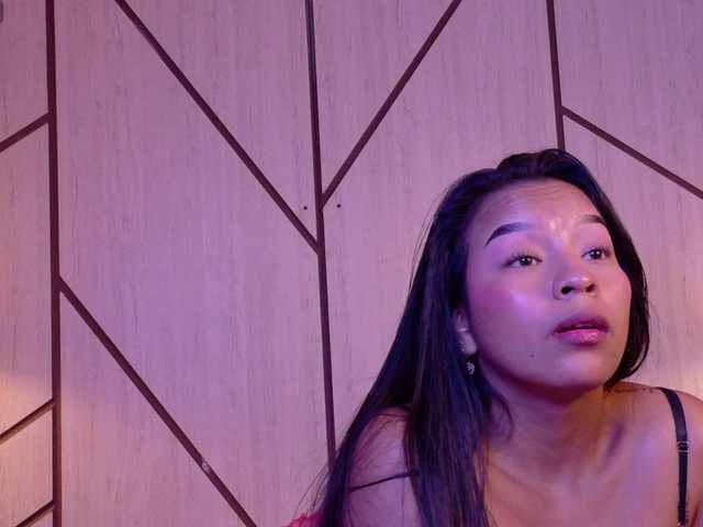 Miaa-Collins live cam on BongaCams