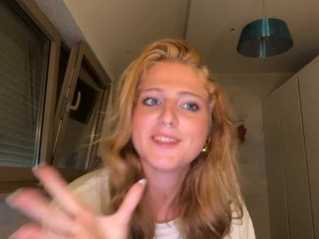 Lucianamol live cam on BongaCams