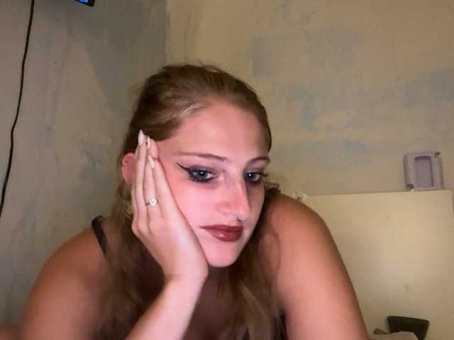 Lucianamol live cam on BongaCams