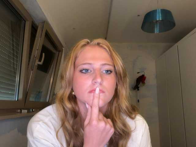 Lucianamol live cam on BongaCams