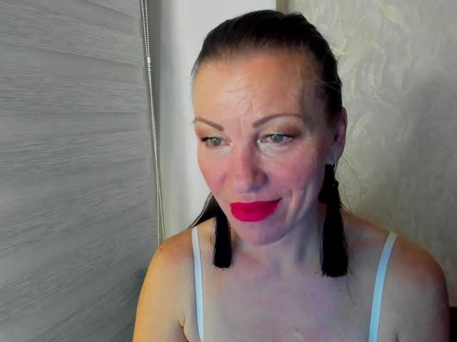 pure-elena, en vivo ahora en BongaCams