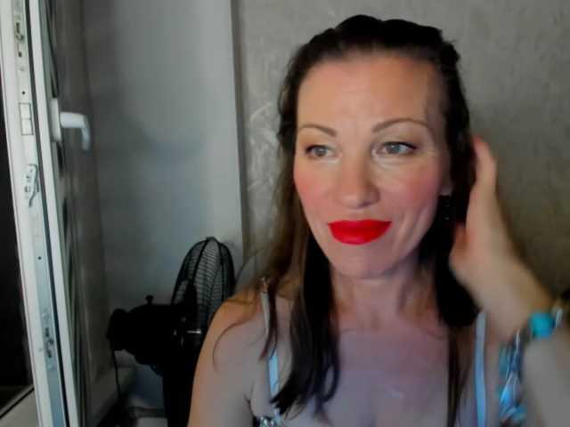 pure-elena, live now on BongaCams