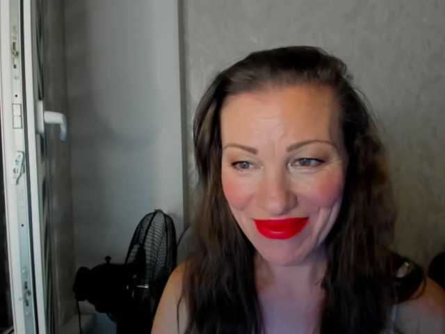 pure-elena, en directo ahora en BongaCams