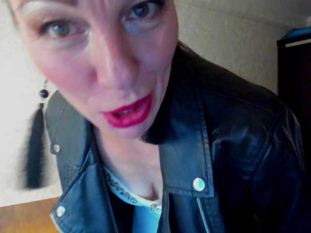 pure-elena, en vivo ahora en BongaCams