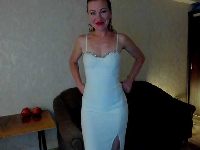 pure-elena live cam on BongaCams