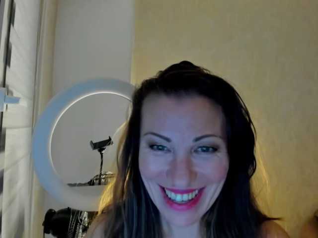 pure-elena live cam on BongaCams