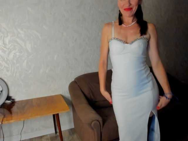 pure-elena, live now on BongaCams