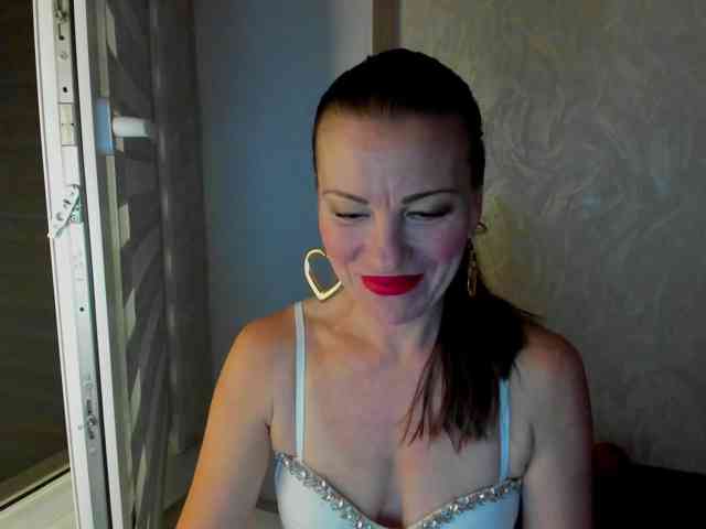 pure-elena's webcam live show
