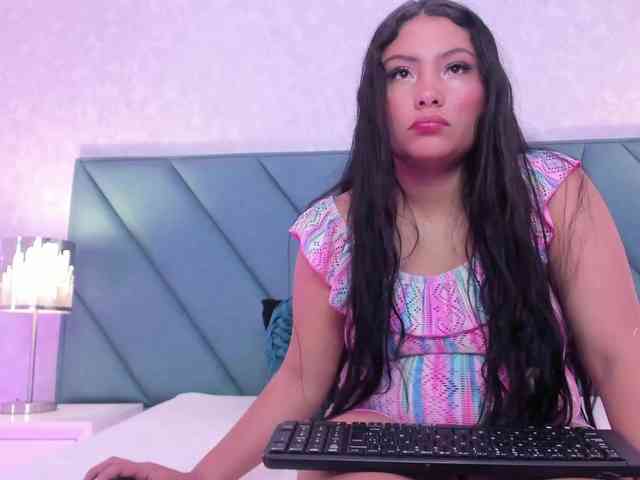 MiaBloomn Live Webcam on BongaCams