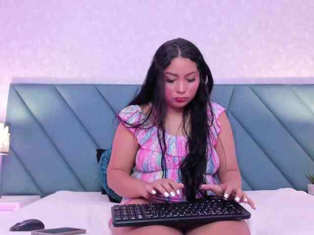 MiaBloomn Live Webcam on BongaCams
