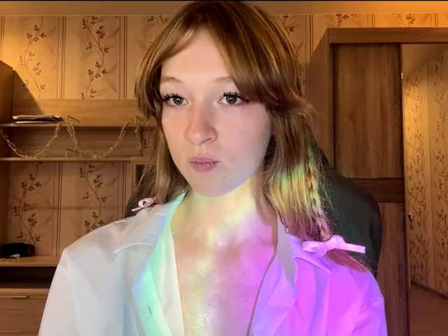 Sex chat gratuit in direct cu LisaSchroyer pe BongaCams